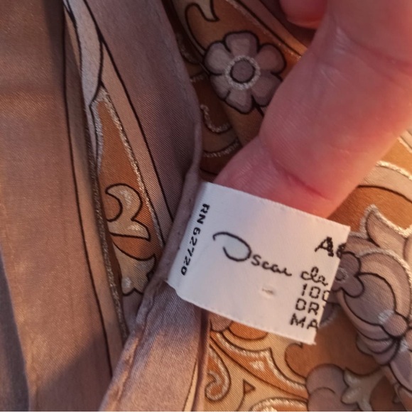 Oscar de la renta Elegant Silk Scarf in Gray and Tan - Picture 3 of 4